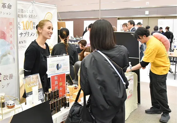 美コラ展示会の様子